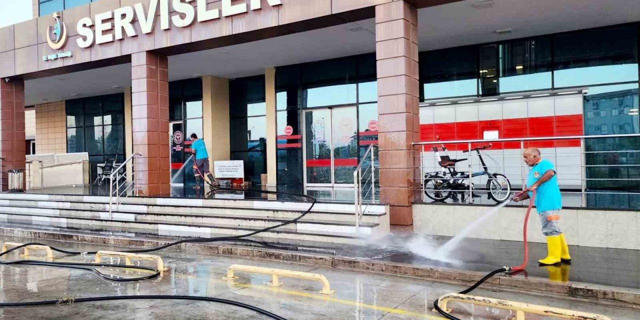 Alanya Belediyesi’nden Adım Adım Temizlik