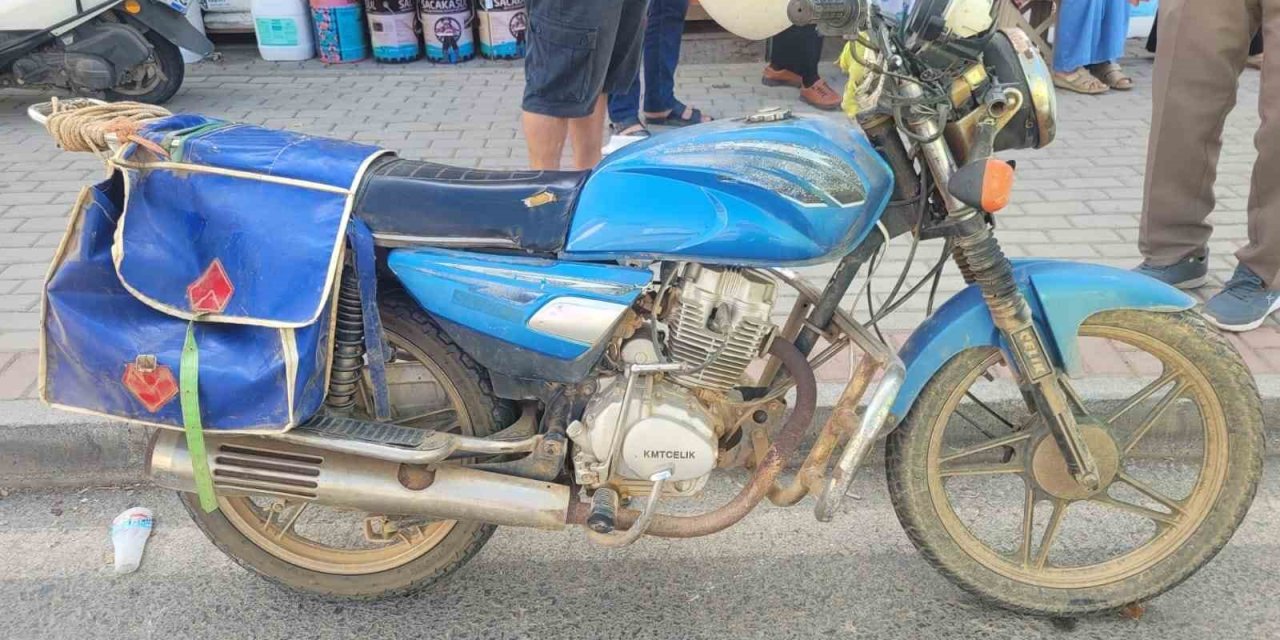 Hafif Ticari Araç İle Motosiklet Çarpıştı: 2 Yaralı