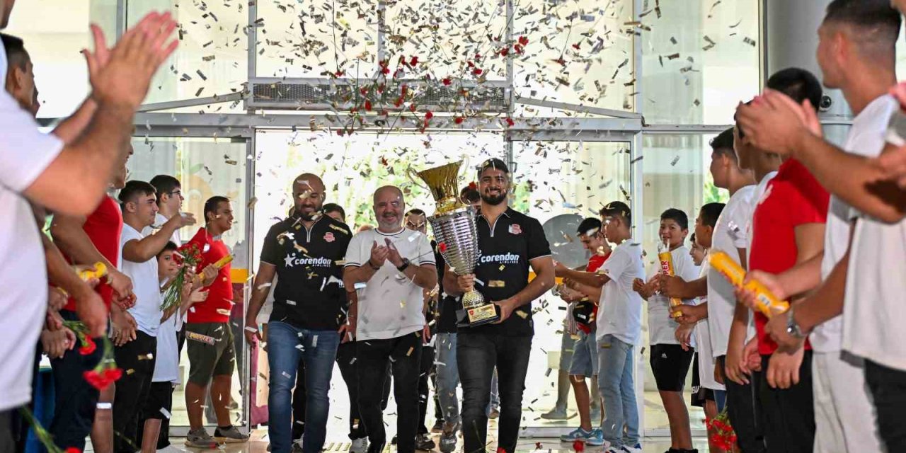 Başpehlivan Enes Doğan’a Coşkulu Karşılama