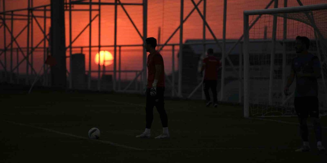 Erciyes’in Muhteşem Atmosferinde Sabah, Akşam Kamp Yapıyorlar