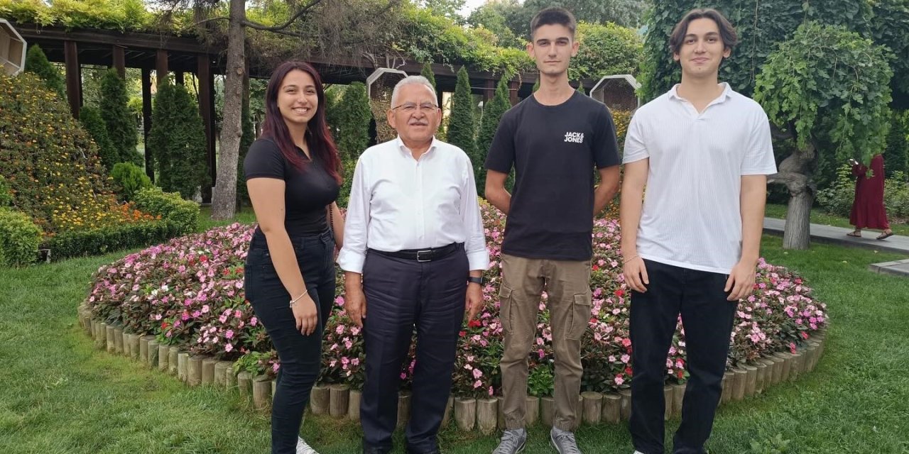 Başkan Büyükkılıç’tan Gençlerle Keyifli Sohbet