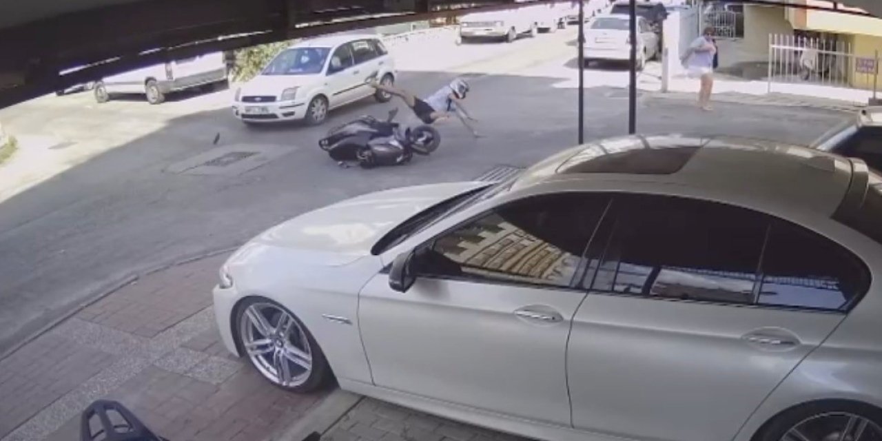 Motosikletiyle Otomobile Çarpıp Metrelerce Sürüklendi