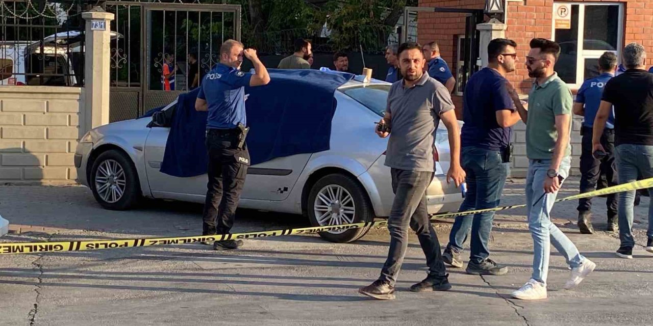 Karısını 30 Bıçak Darbesiyle Öldürmesine Oğlu Şahit Olmuş