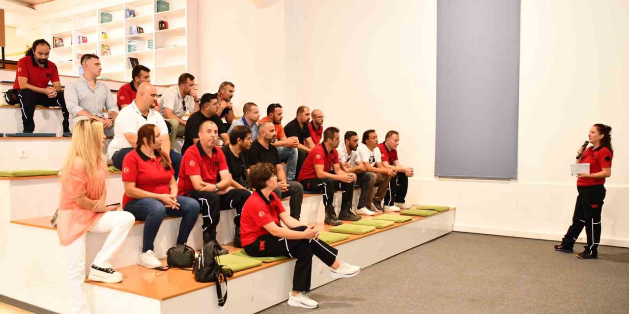 Tak Ekibine Yeni Gönüllüler Katılıyor