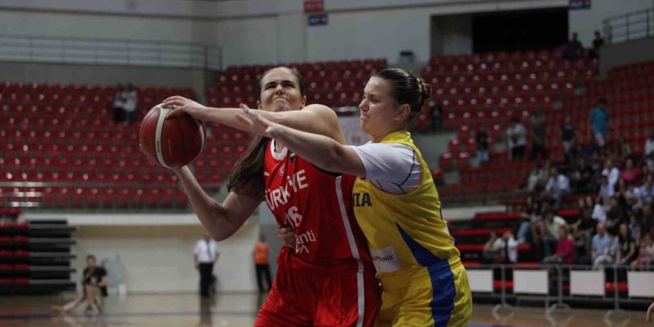 16 Yaş Altı Kız Basketbol Milli Takımı, Romanya’ya Yenildi