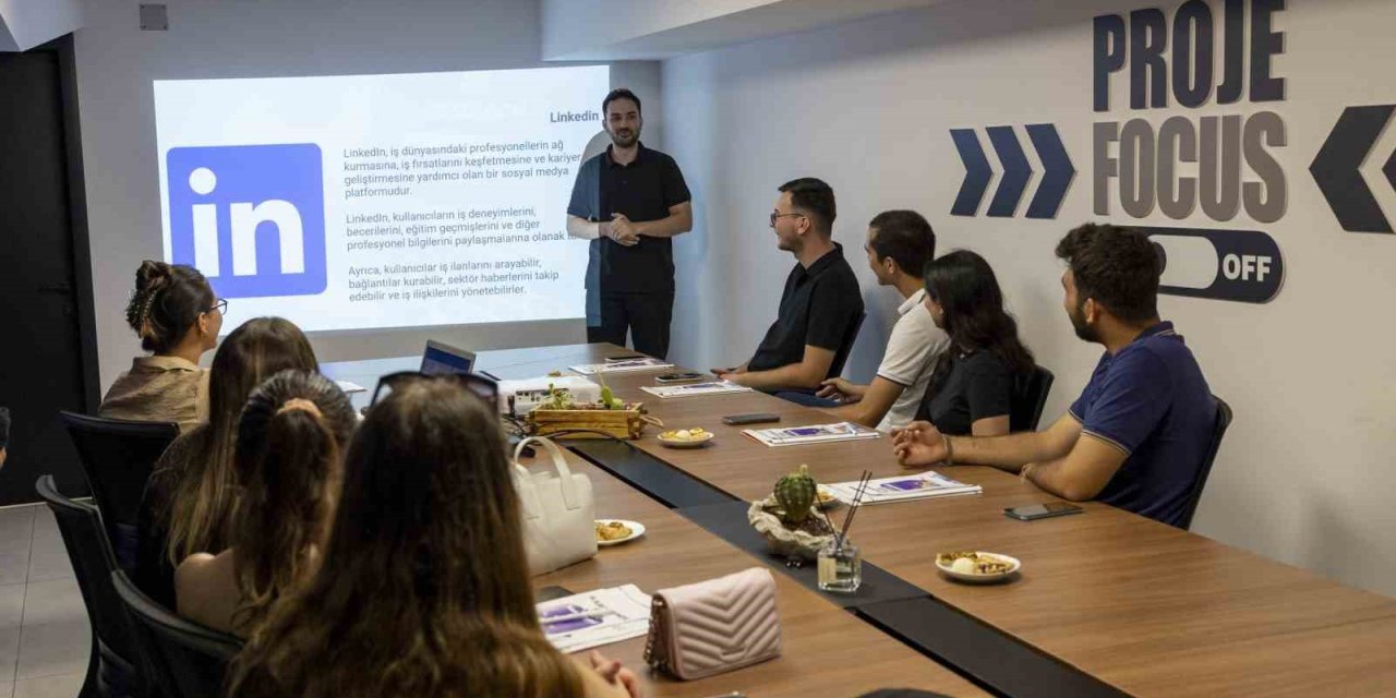 Kariyer Merkezi Gençleri İş Dünyasına Hazırlıyor