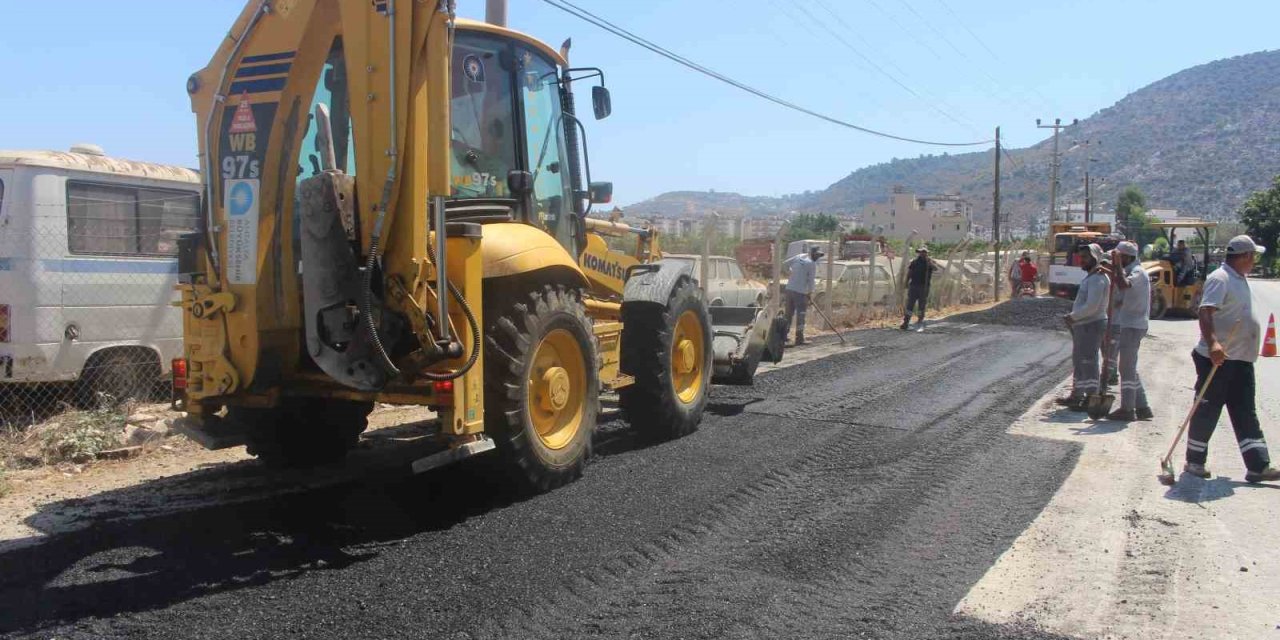 Büyükşehir Asfalt Onarım Çalışması Yapıyor