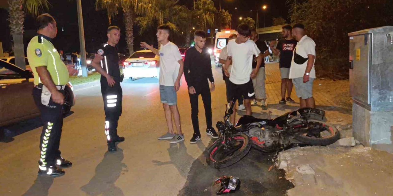 Uygulamadan Kaçıp Ters Yola Girdi,  Sivil Polise Ve Yayaya Çarptı:3 Yaralı