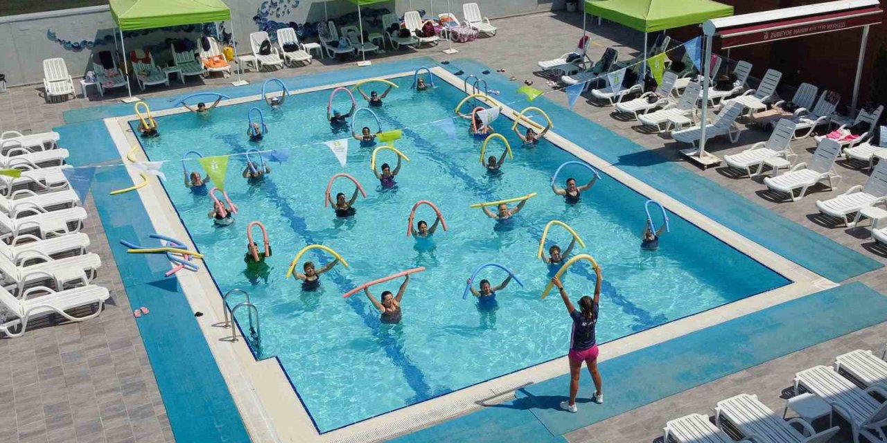 Su Jimnastiği Kursiyerlerinden Muhteşem Gösteri