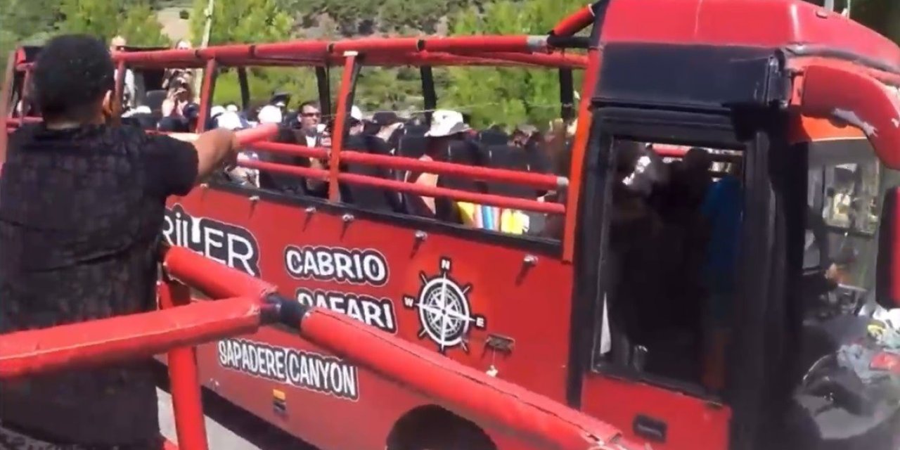 Antalya’da Kovayla Turistlerin Su Savaşına Katılma Hevesi Başına Büyük İş Açtı