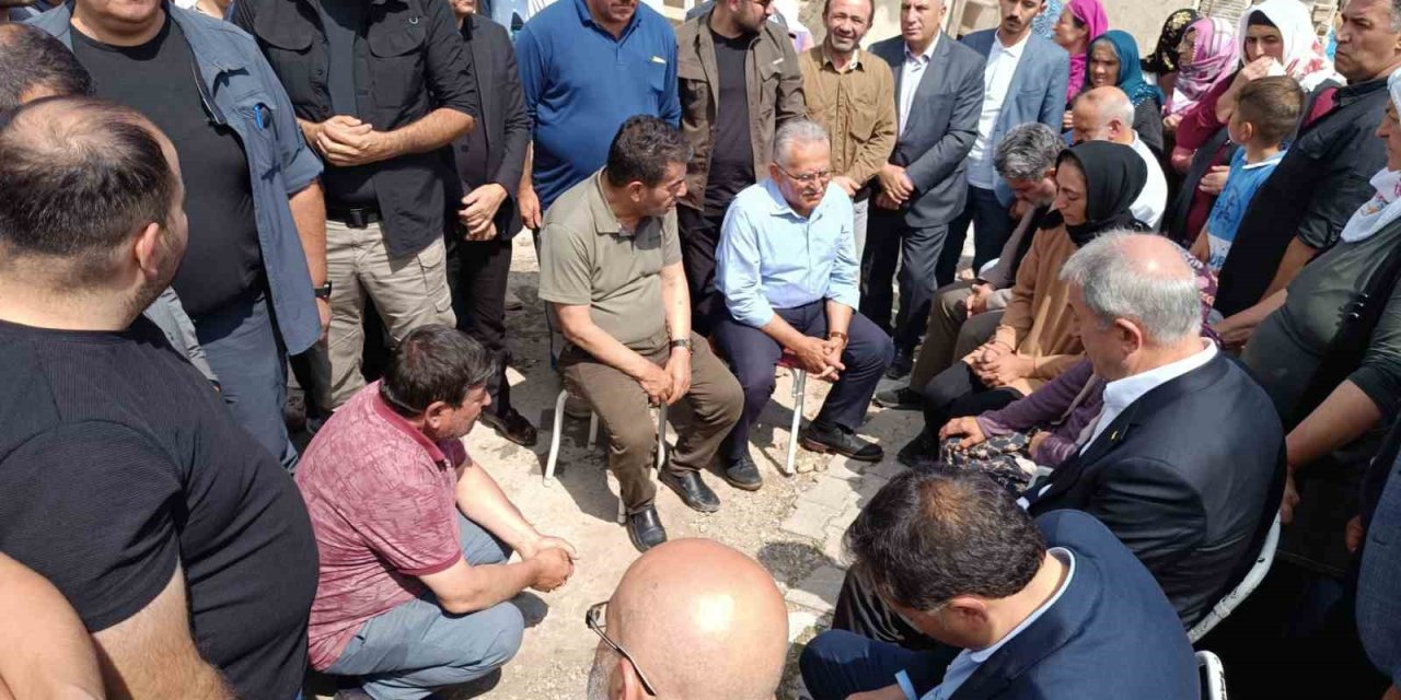 Kayseri Protokolü, Selde Hayatını Kaybeden Vatandaşın Ailesine Taziyede Bulundu