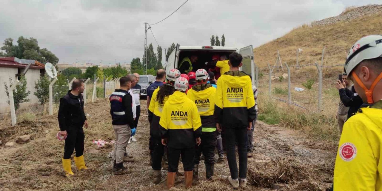 Kayseri’de Sele Kapılan Kişinin Cansız Bedenine Anda Trabzon Ekibi Ulaştı