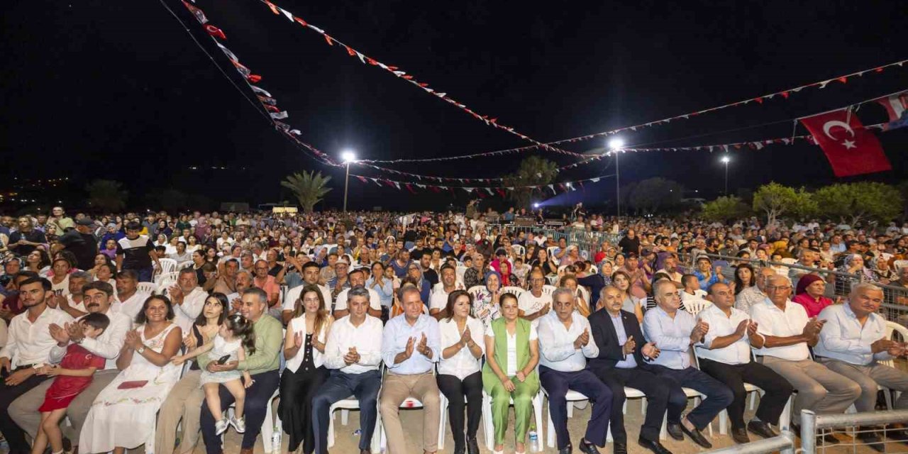 Başkan Seçer, ’1. Aydıncık Yaza Veda Festivali’ne Katıldı