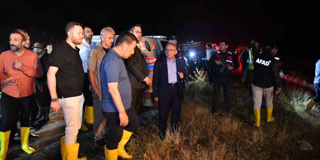 Büyükşehir, Bünyan’daki Sel Felaketinde 24 İş Makinesi Ve 71 Personel İle Görev Aldı