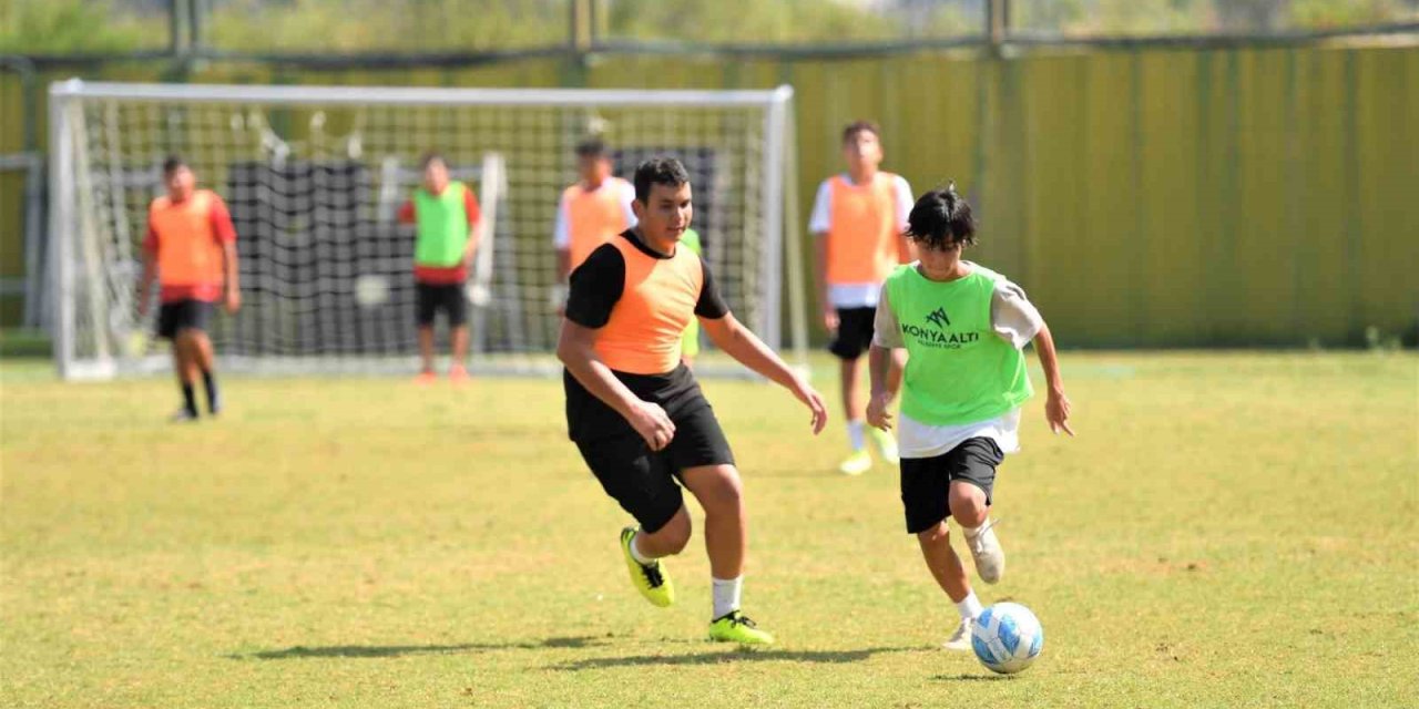 Konyaaltı’nda Çocuklar Spor Yaparak Hayatı Öğreniyor
