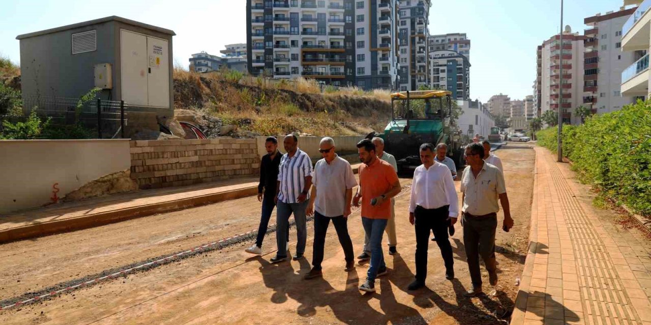 Alanya Belediyesi’nden Mahmutlara Sıcak Asfalt
