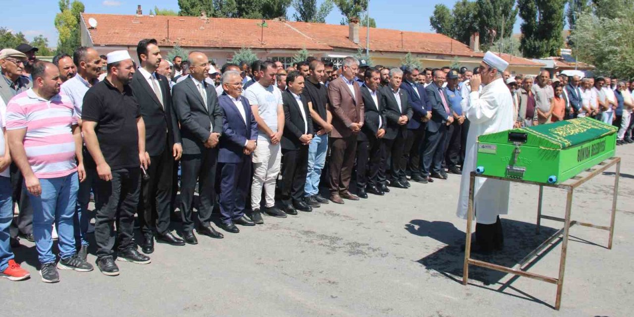 Selde Hayatını Kaybeden Şahıs Toprağa Verildi