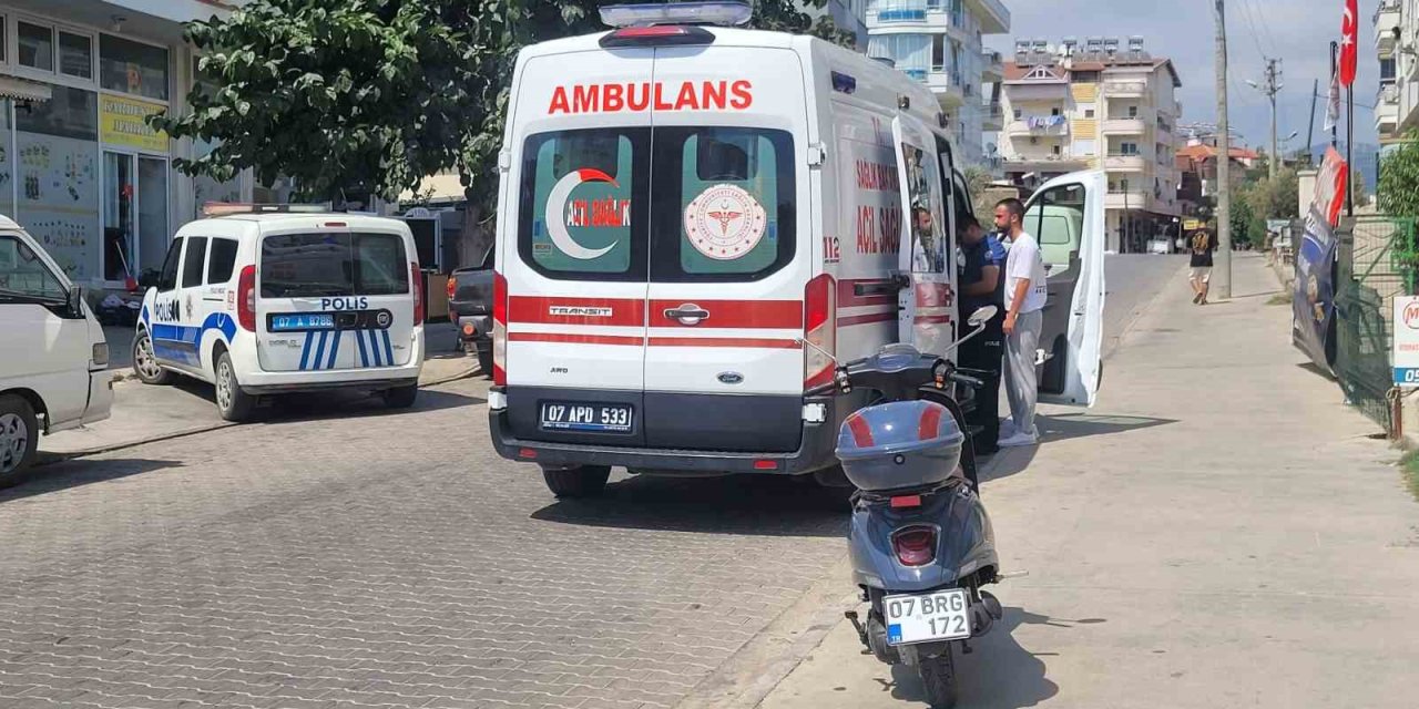 Motosiklet Sürücüsü Ve Yolcu Ölümden Kılpayı Kurtuldu Kamyonet Sürücüsü Firar Etti
