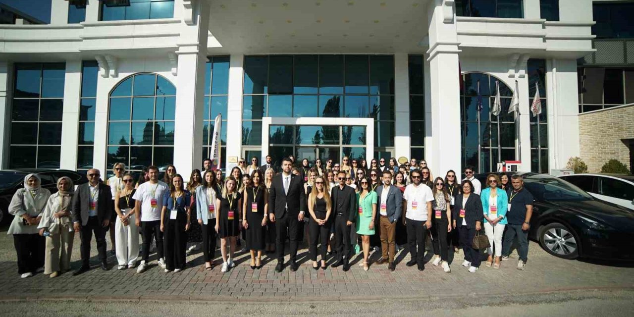 Anaçağ Anaokulu 11 Şubesiyle Eğitim Seminerini Eskişehir’de Gerçekleştirdi