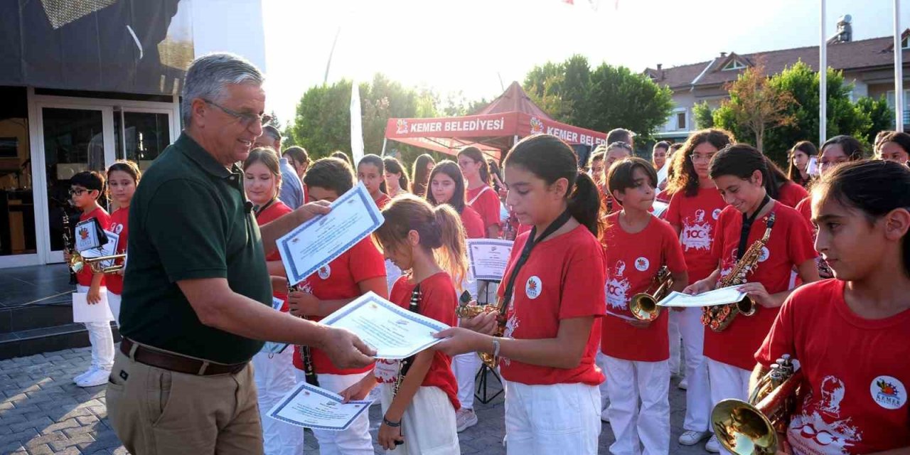 Kemer’de Kursiyerler Sertifikalarını Aldı