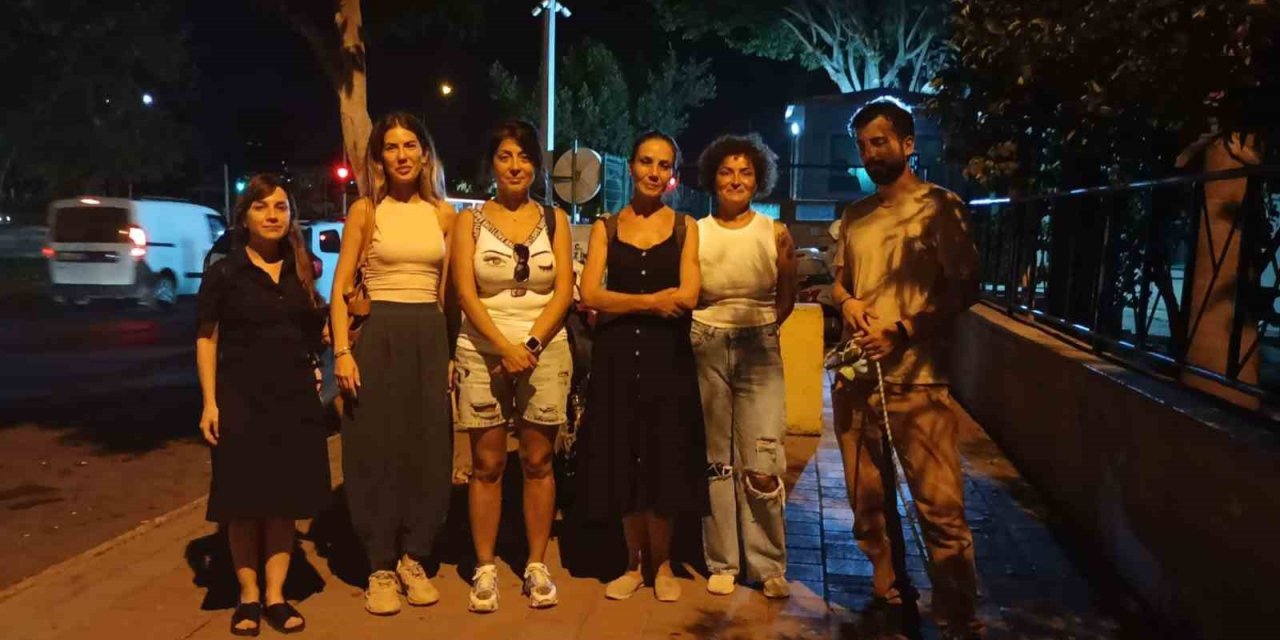 İki Sokak Köpeğinin Ölü Bulunduğu Mahallede Hayvanseverlerden Tepki