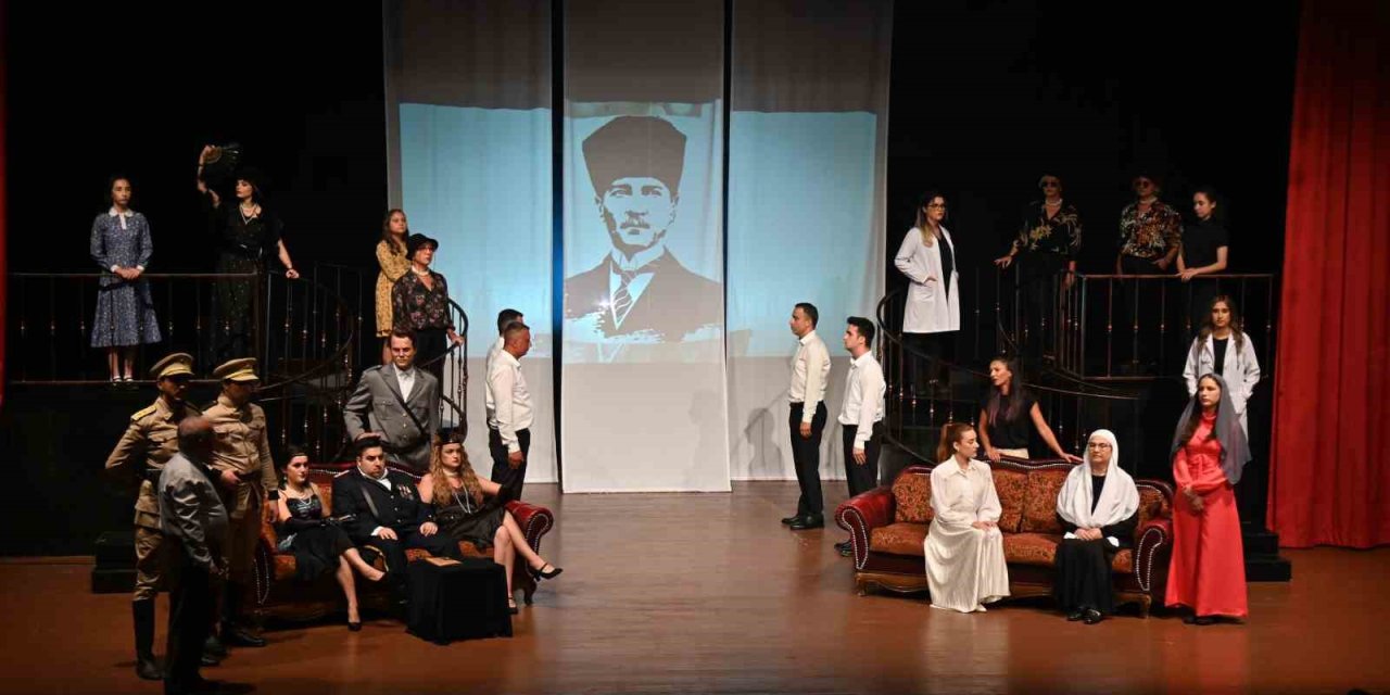 Manavgat’ta ’sonsuz Kadın Ve Sonsuz Cumhuriyet’ Oyunu Sahnelendi