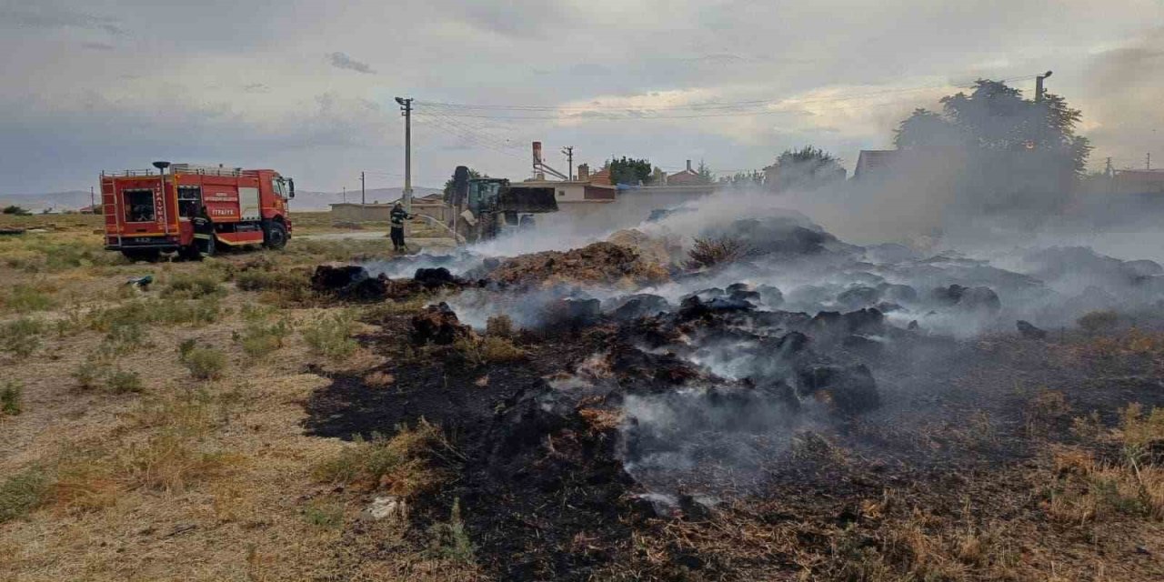 Konya’da Çıkan Yangında Saman Balyaları Yandı