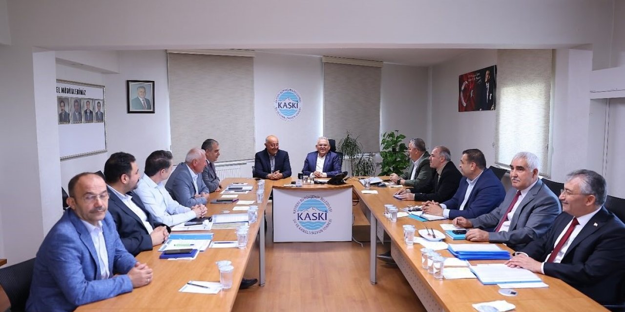 Başkan Büyükkılıç’tan İlçelerle Değerlendirme Toplantısı