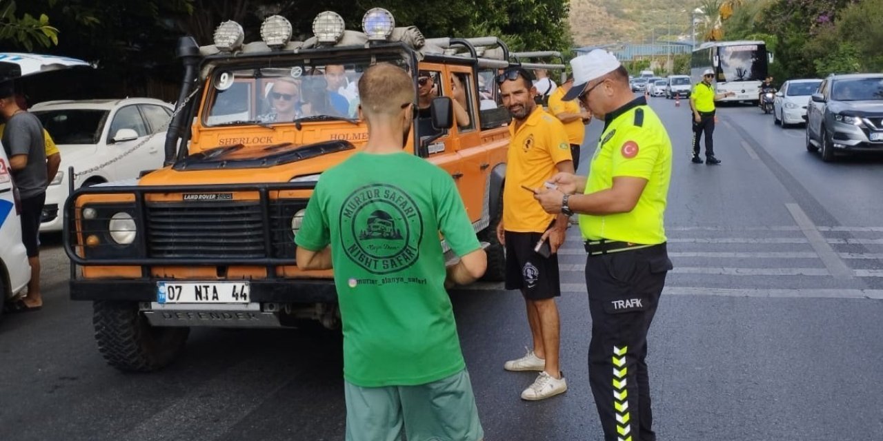 Alanya’da Kurallara Uymayan Safari Araçlarına Ceza Kesildi