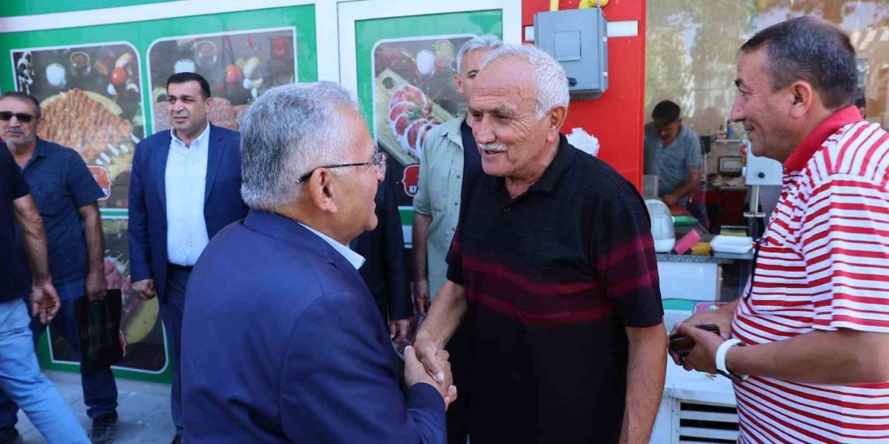 Başkan Büyükkılıç, Tomarza Esnafını Ziyaret Etti