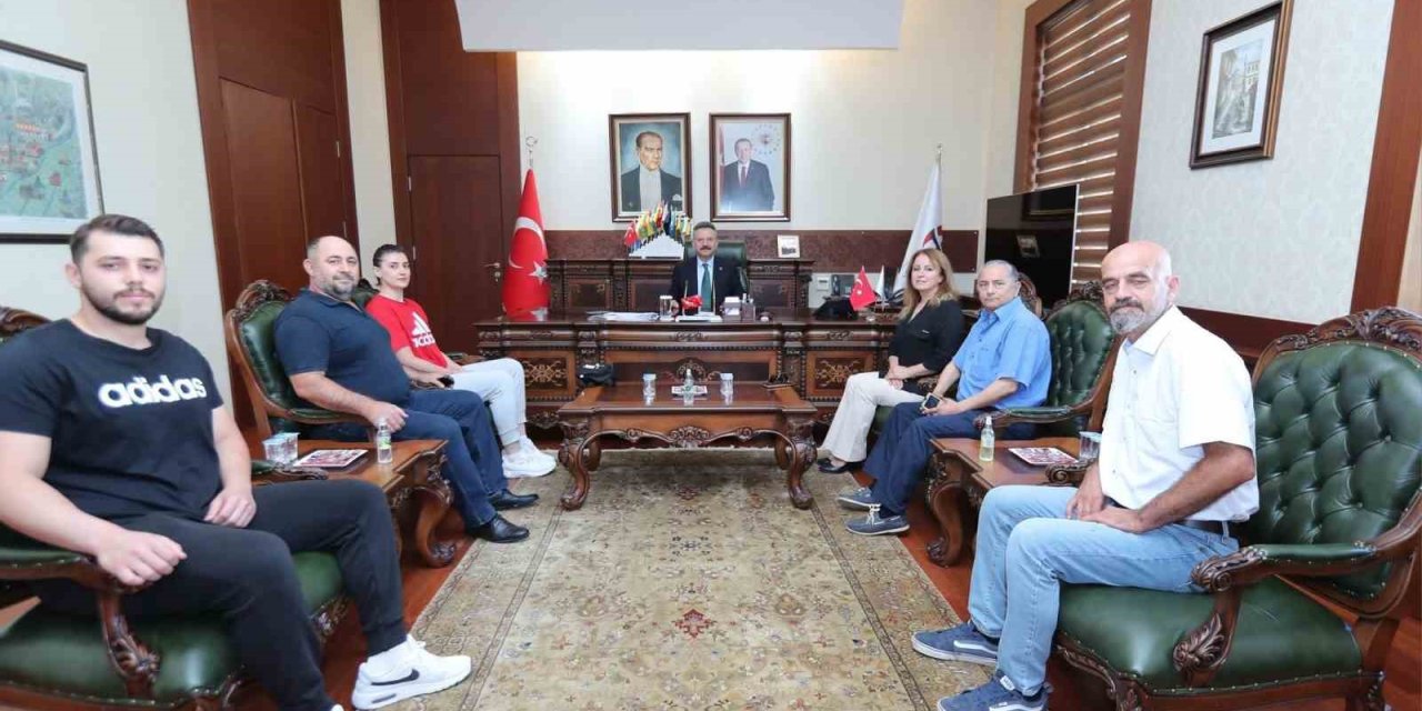 Türkiye 3’üncüsü Boksör Vali Aksoy’u Ziyaret Etti