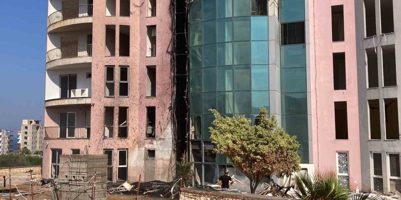 Yıllardır Bitmeyen 20 Katlı Otel İnşaatında Yangın
