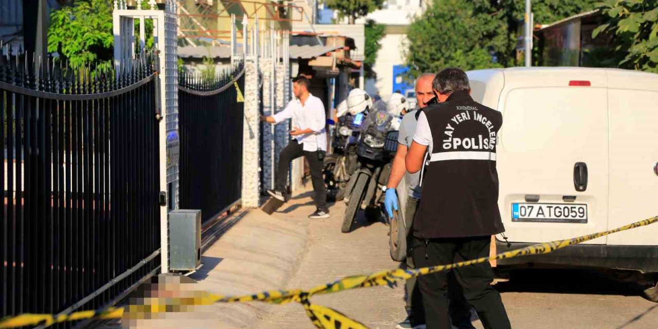 Kurşunu Biten Saldırganlar Çalışanlar Tarafından Darp Edildi