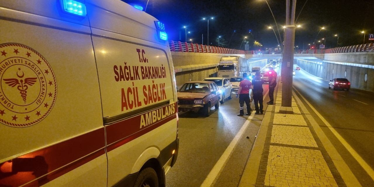 Alt Geçitte Zincirleme Kaza: 1 Yaralı