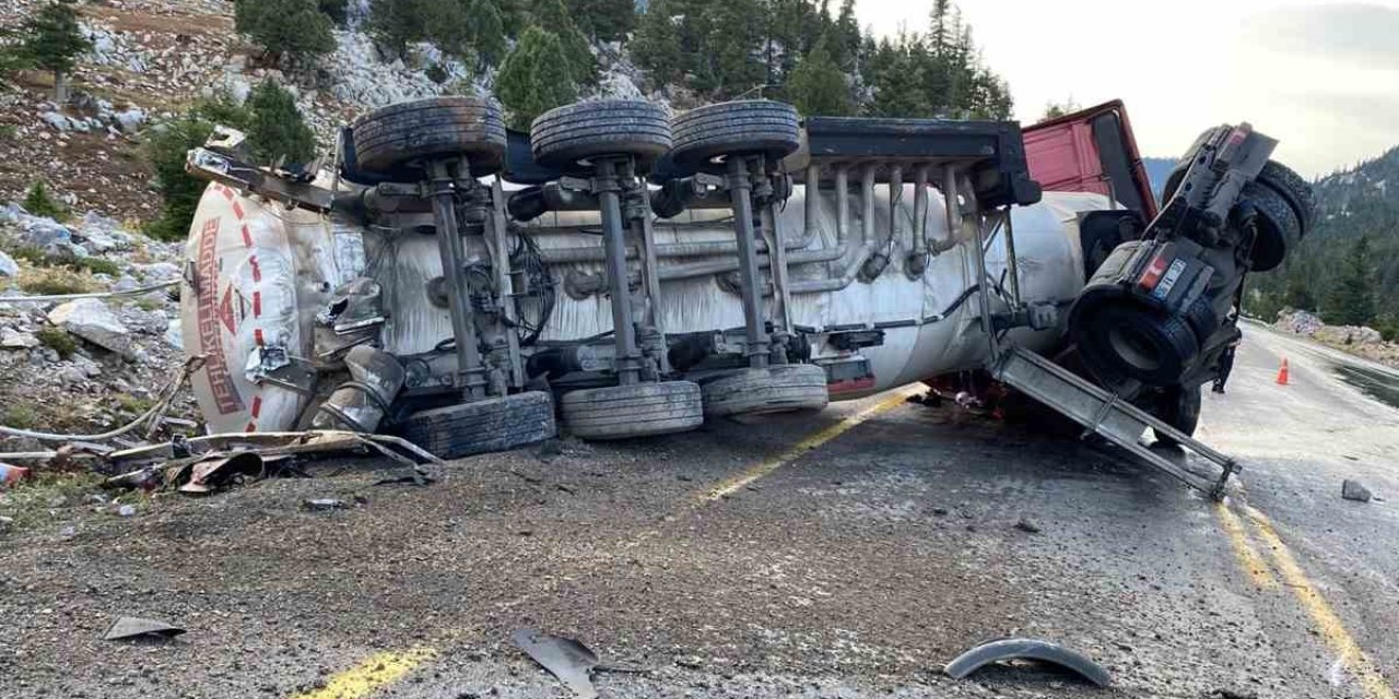 Antalya’da Mazot Yüklü Tanker Devrildi