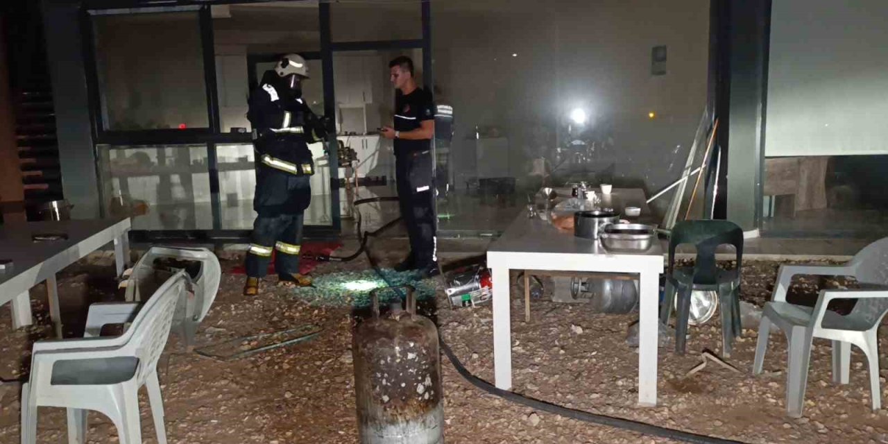 Yapı Markette Çıkan Yangın Atölyeye Ulaşmadan Söndürüldü