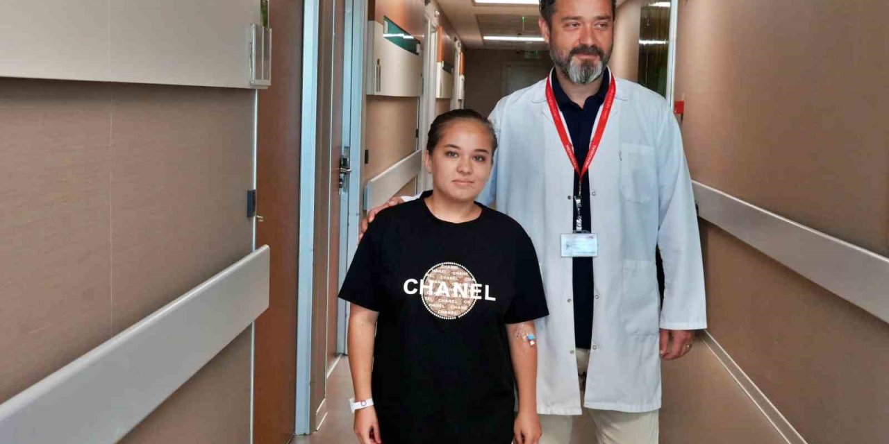 Doğuştan Skolyoz Hastası Kırgız Genç Kızın Boyu, 20 Yaşında 10 Cm Uzadı