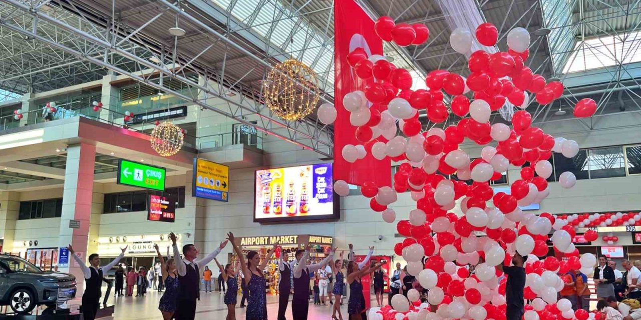 Fraport Tav Antalya Havalimanı’nda Zafer Bayramı Coşkusu
