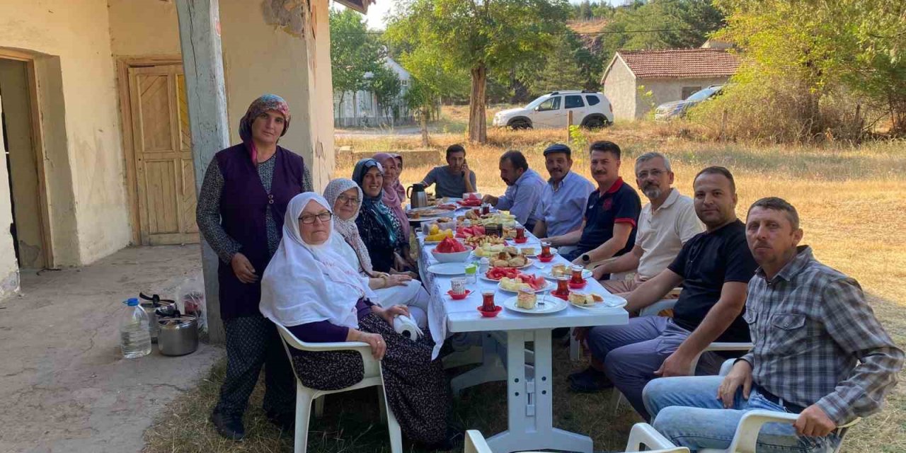 İl Müdürü Gümüş, Kızılinler Mahallesinde Çiftçilerle Buluştu