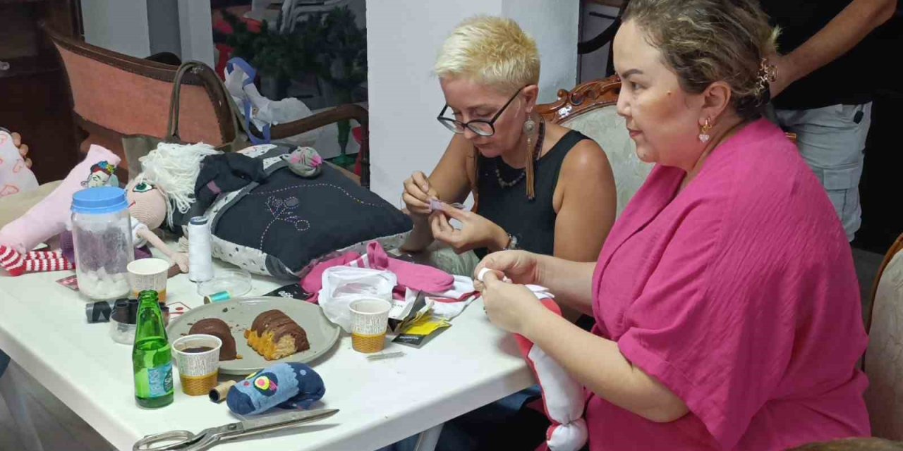 Antalya’da Ukraynalı Ve Ruslar, Kanserli Çocuklar İçin Bir Araya Geldi