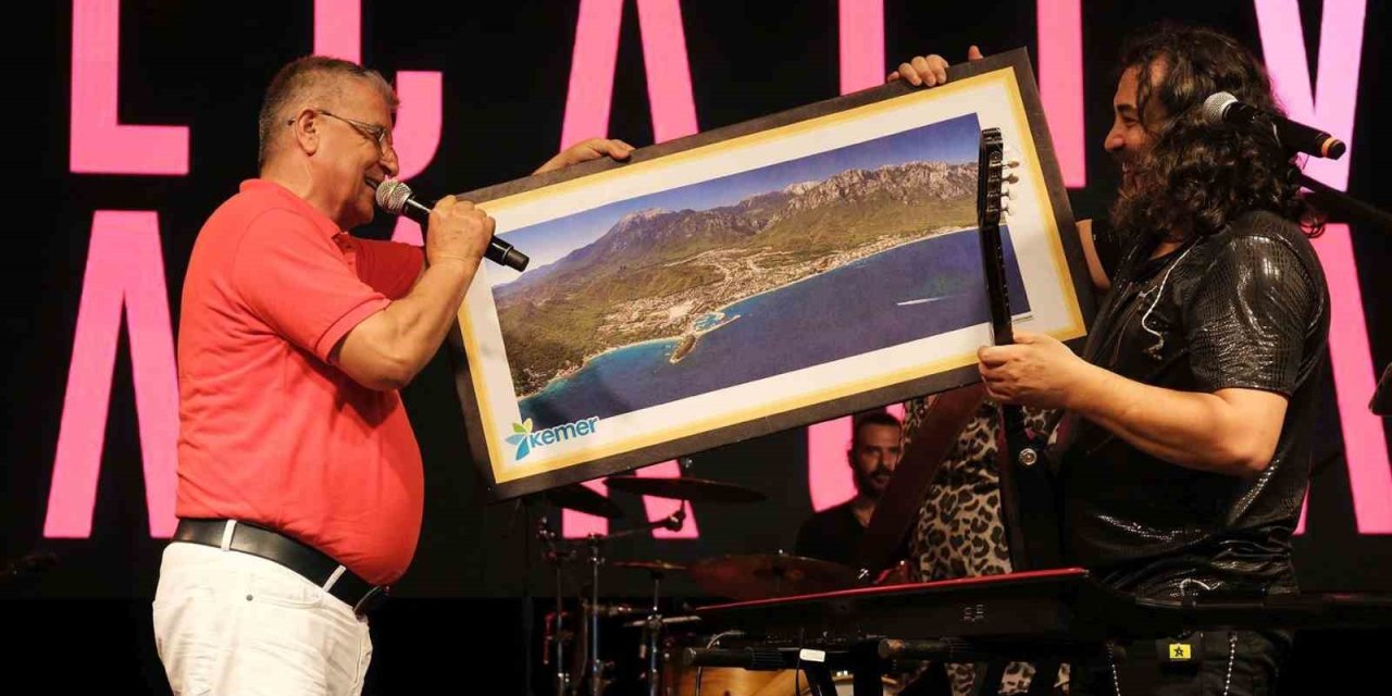 Kemer’de Zafer Bayramı Coşkusu