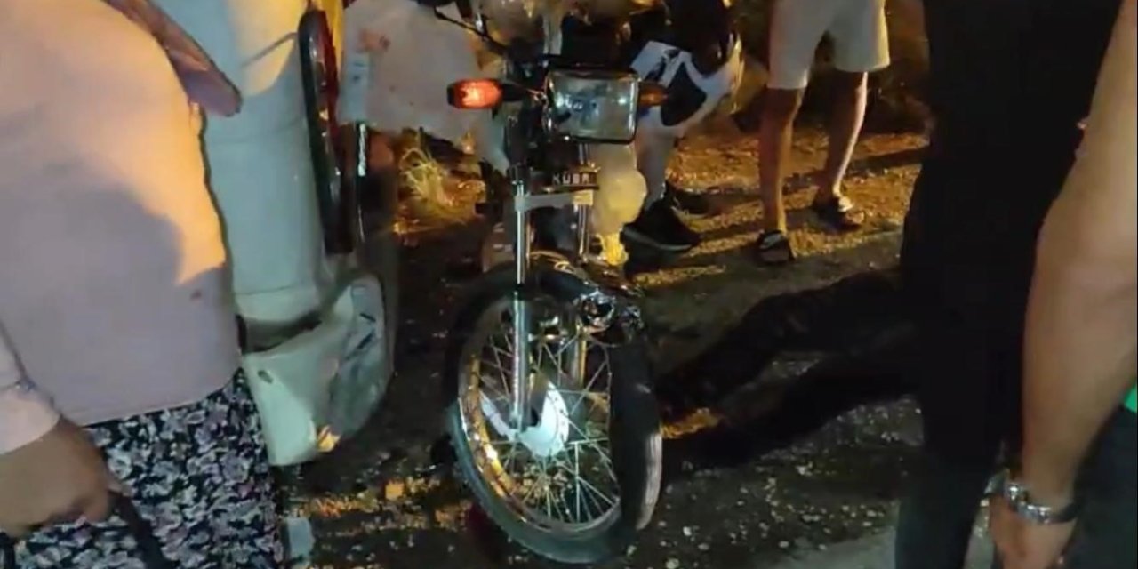 Motosiklet Minibüse Çarptı: Baba Kız Yaralandı