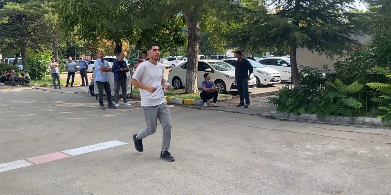 Koşarak Geldikleri Kpss’ye Saniyelerle Yetiştiler