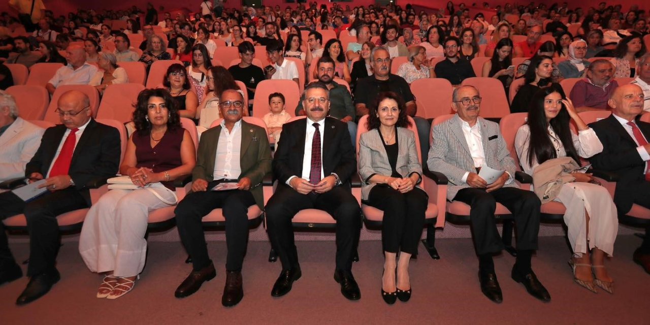 Vali Aksoy Ve Eşi ’bir Ulus Uyanıyor’ Adlı Konsere Katıldı