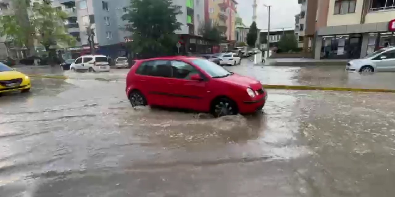 Aniden Bastıran Kuvvetli Yağış Eskişehir’de Hayatı Olumsuz Etkiledi