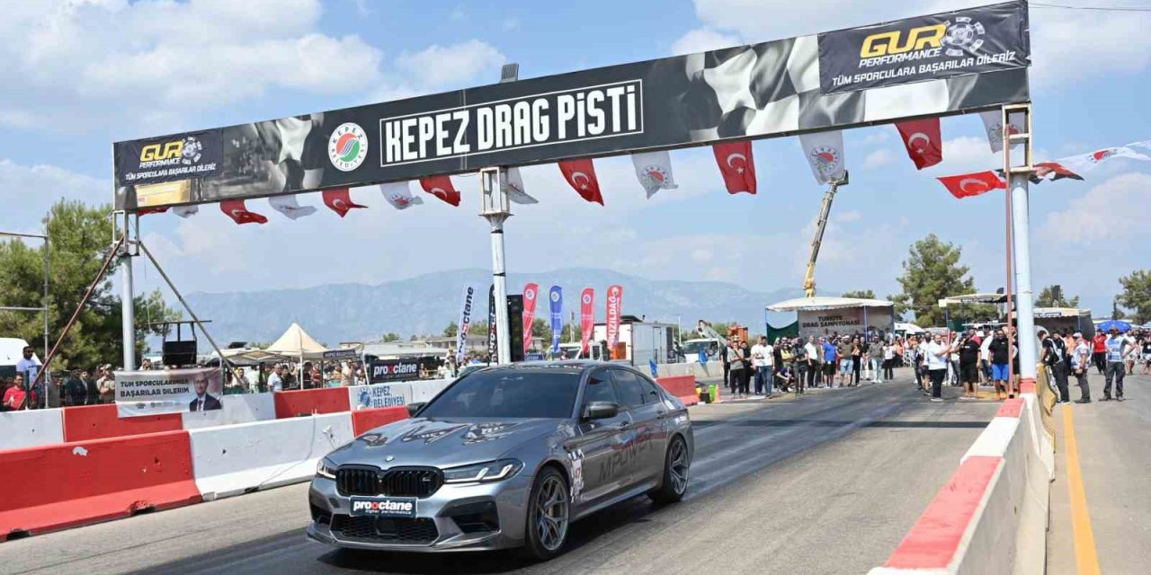 Antalya’da Oto Drag Yarışları Nefesleri Kesti