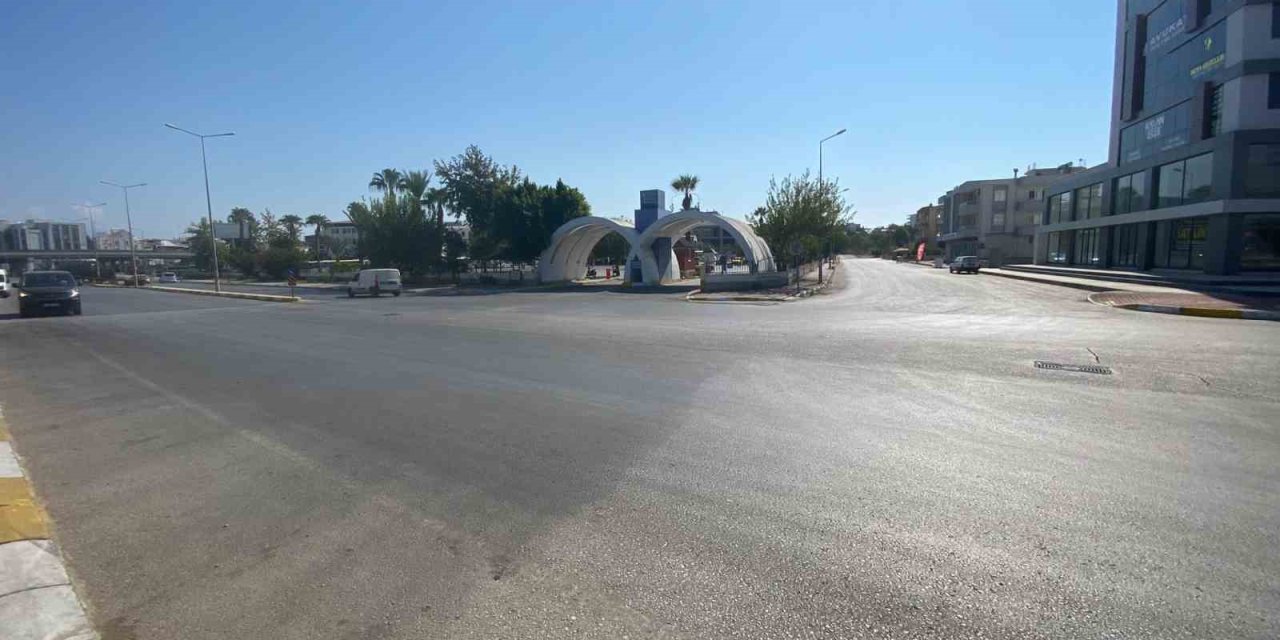 Otomobilin Çarptığı Yaya Metrelerce Havaya Savruldu: O Anlar Kamerada