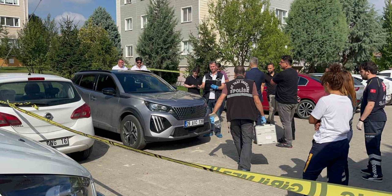 Evlilik Yıldönümünde Aracında Ölü Bulunan Kadının Eşi Gözaltına Alındı