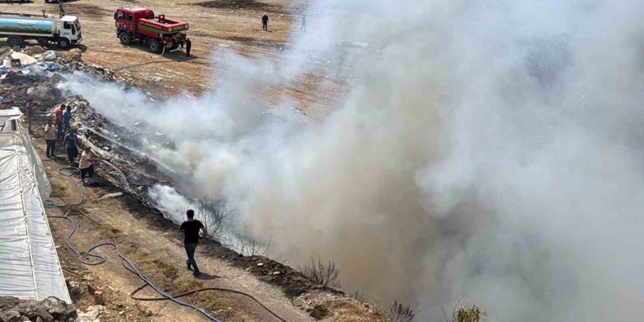 Alanya’da Çöplükte Çıkan Yangın Paniğe Neden Oldu