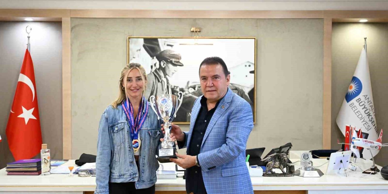 Başkan Böcek’den, Şahika Ercümen’e: “bu Gurur Bize Yeter”